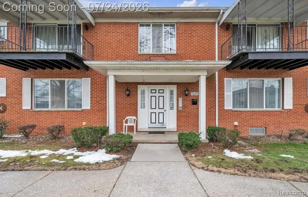 15220 Garfield Redford Charter Township MI 48239