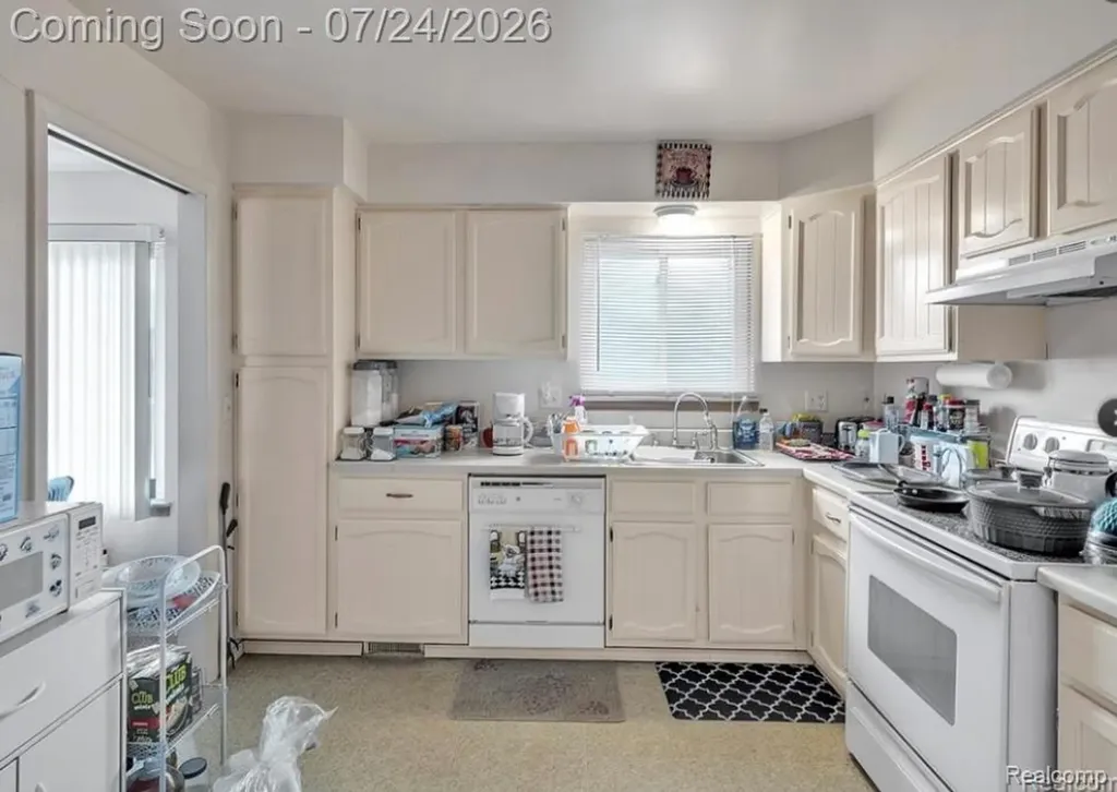 15220 Garfield Redford Charter Township MI 48239