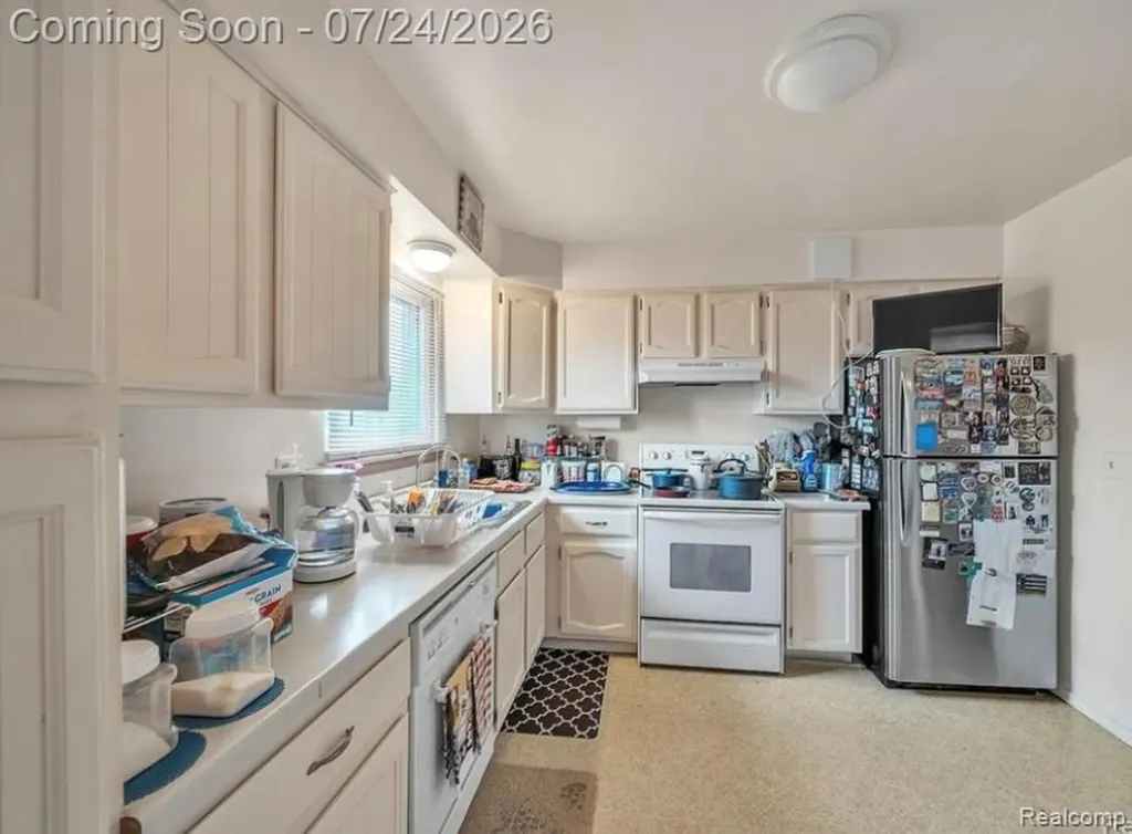 15220 Garfield Redford Charter Township MI 48239