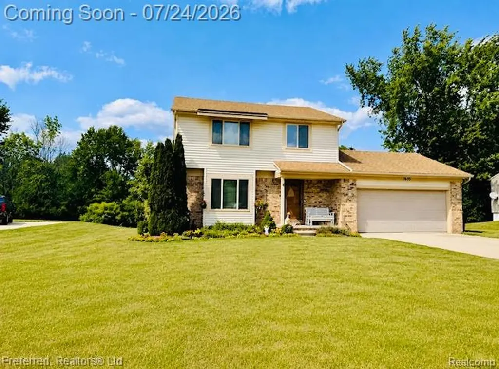 1655 North Drive Walled Lake City MI 48390