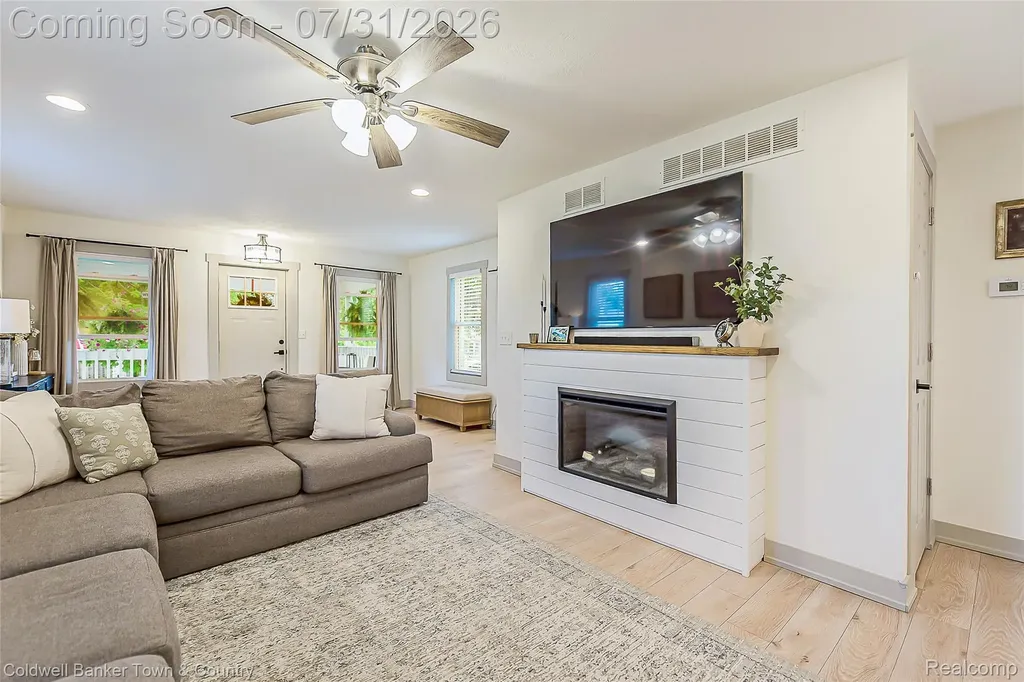 416 W Washington Street Howell City MI 48843