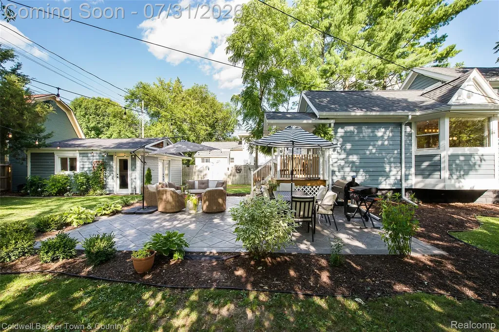 416 W Washington Street Howell City MI 48843