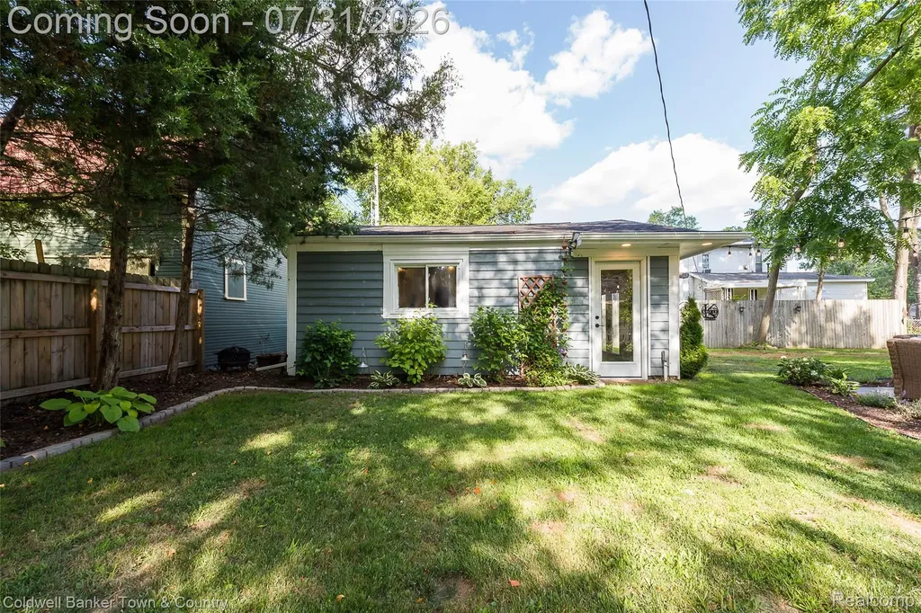 416 W Washington Street Howell City MI 48843