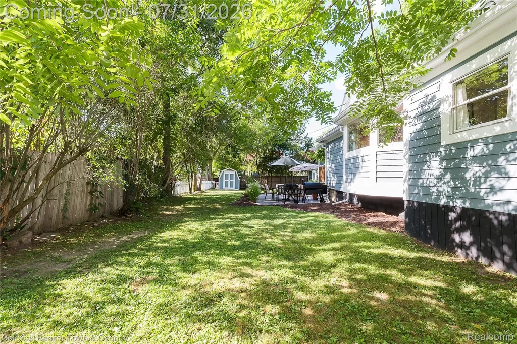416 W Washington Street Howell City MI 48843