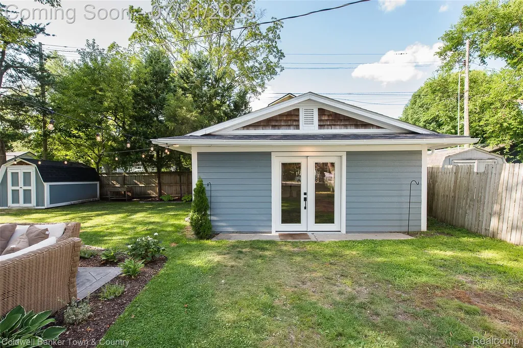 416 W Washington Street Howell City MI 48843