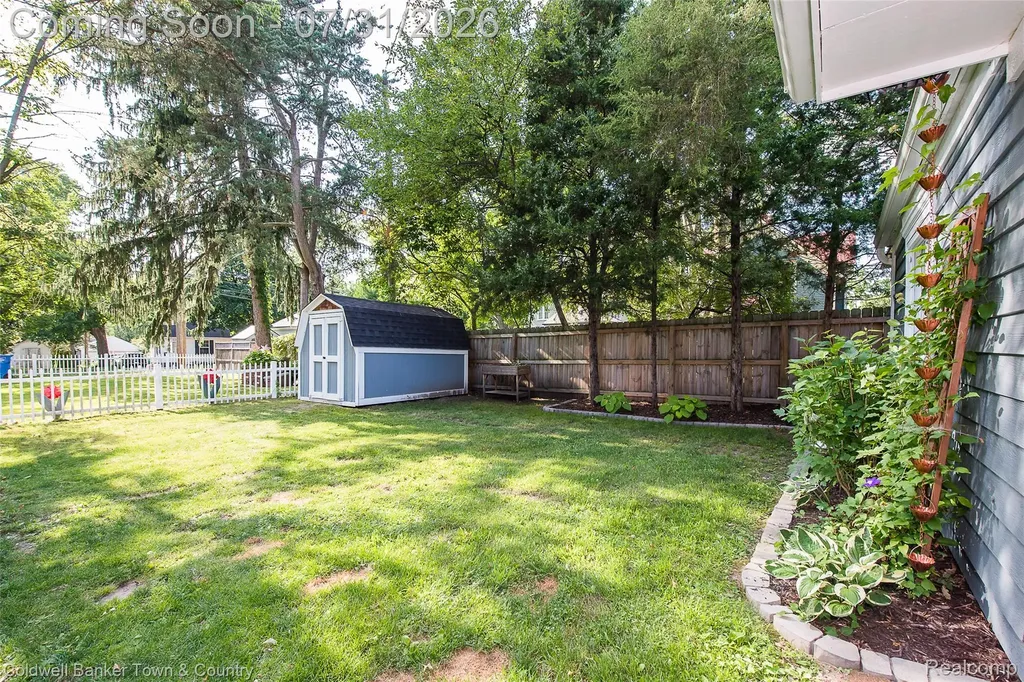 416 W Washington Street Howell City MI 48843
