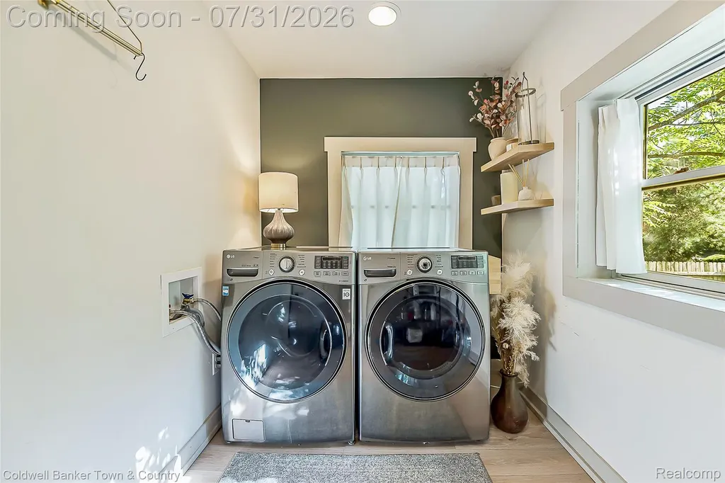 416 W Washington Street Howell City MI 48843