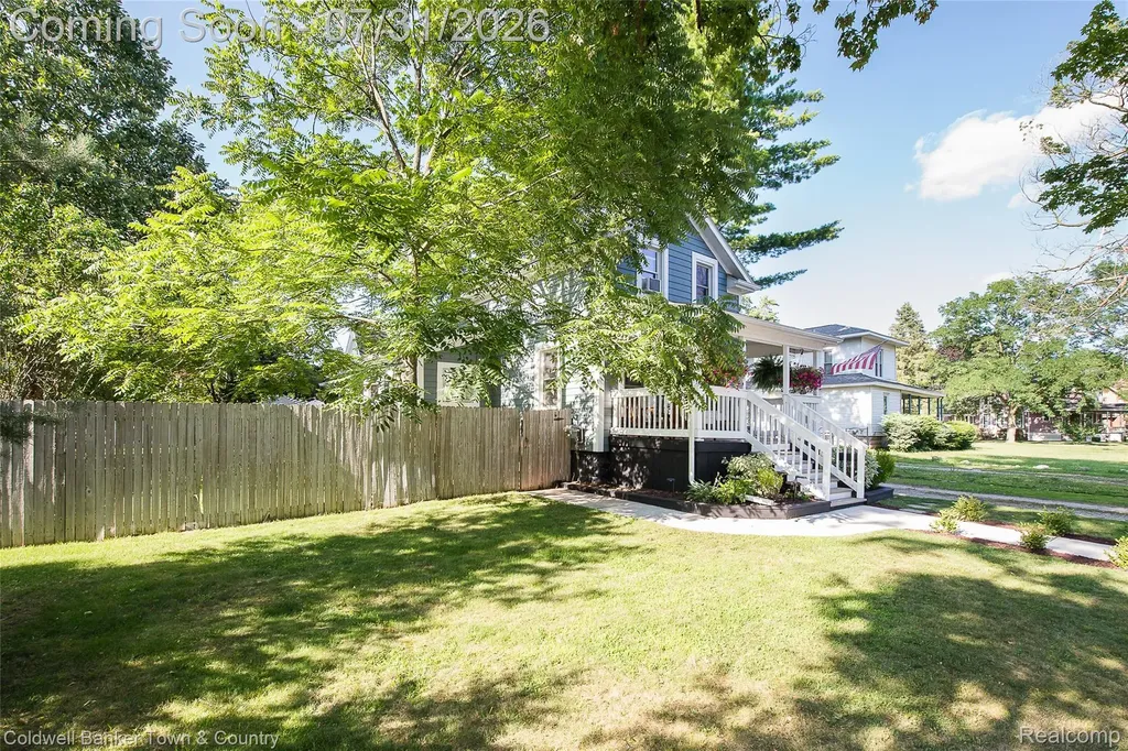 416 W Washington Street Howell City MI 48843