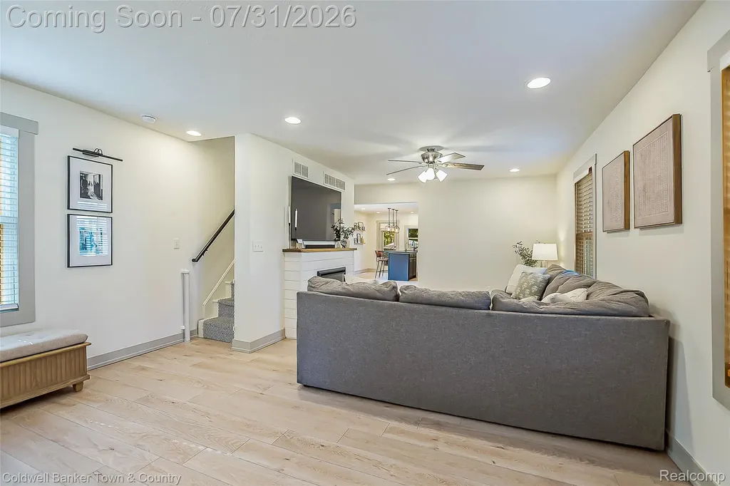 416 W Washington Street Howell City MI 48843