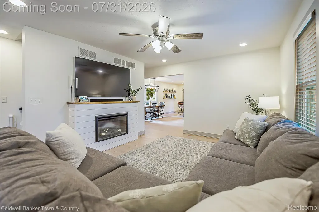 416 W Washington Street Howell City MI 48843