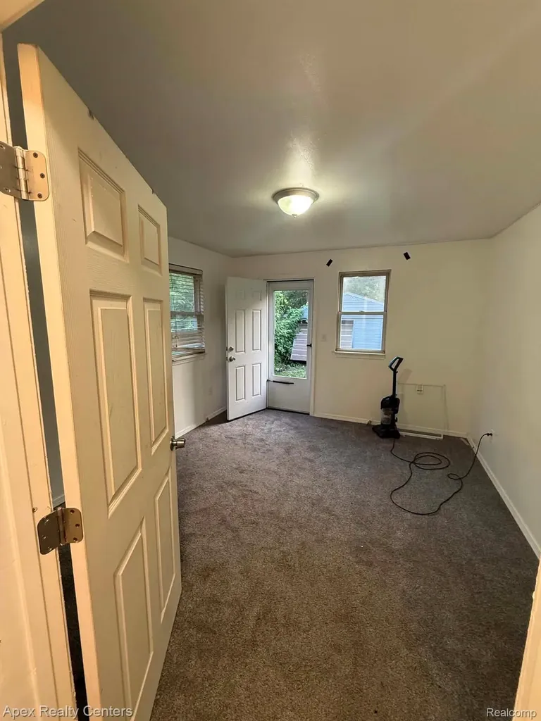 6063 Auburn Street Detroit City MI 48228