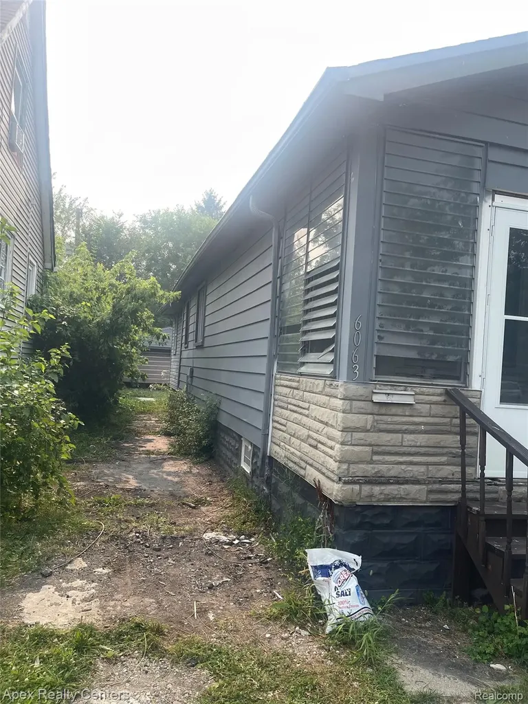6063 Auburn Street Detroit City MI 48228