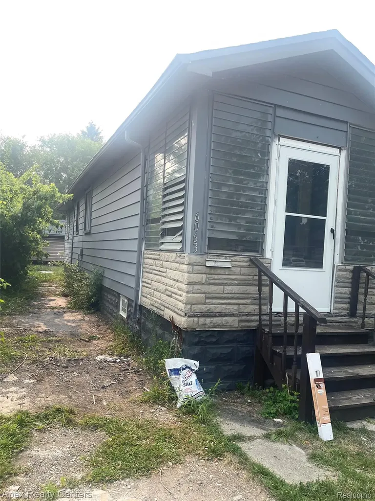 6063 Auburn Street Detroit City MI 48228