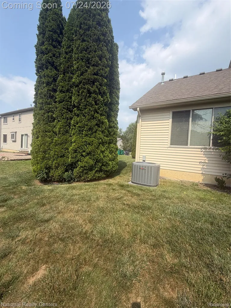 6390 Briarcliff Drive Van Buren Charter Township MI 48111