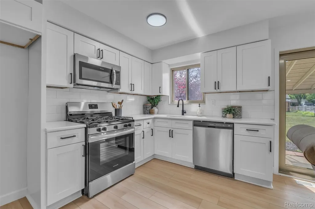 40311 Colony Drive Sterling Heights City MI 48313
