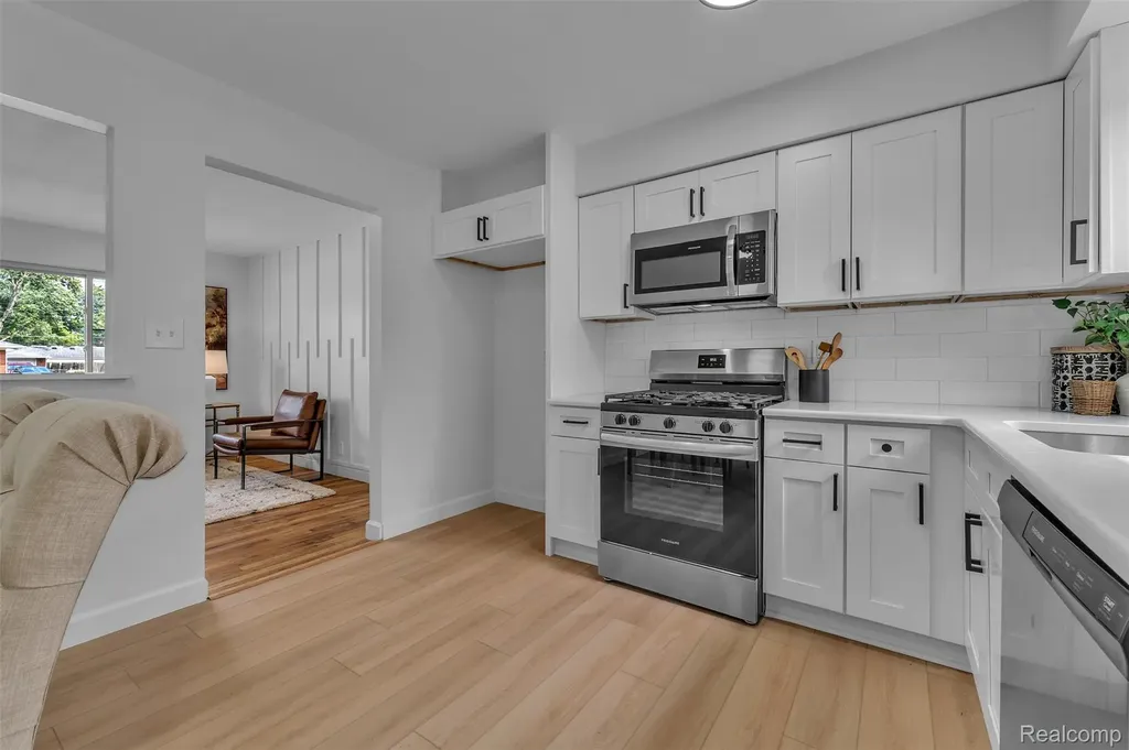 40311 Colony Drive Sterling Heights City MI 48313