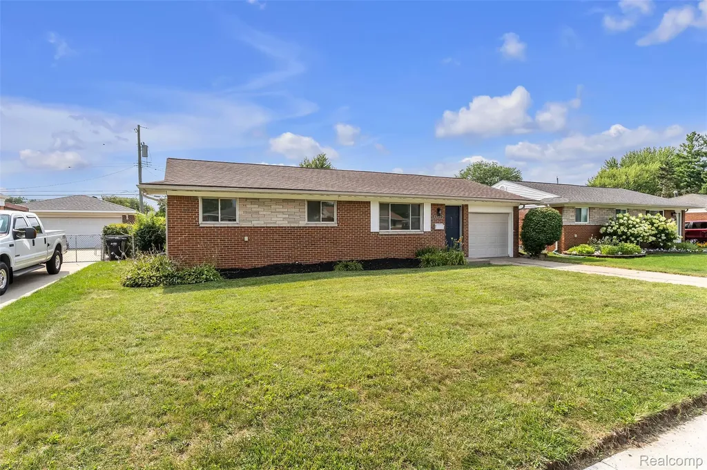40311 Colony Drive Sterling Heights City MI 48313