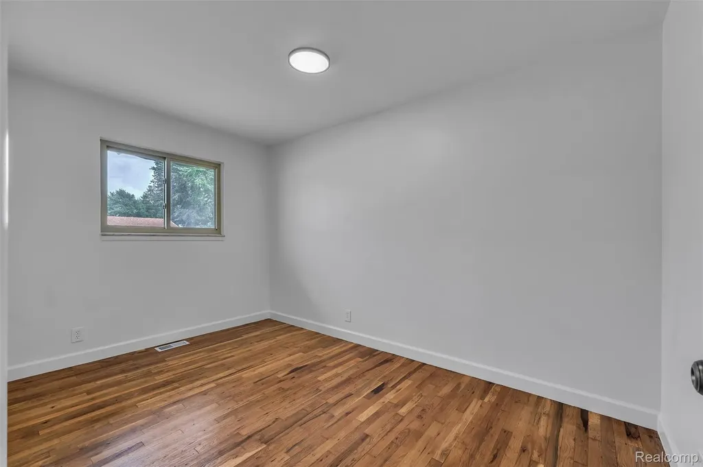 40311 Colony Drive Sterling Heights City MI 48313
