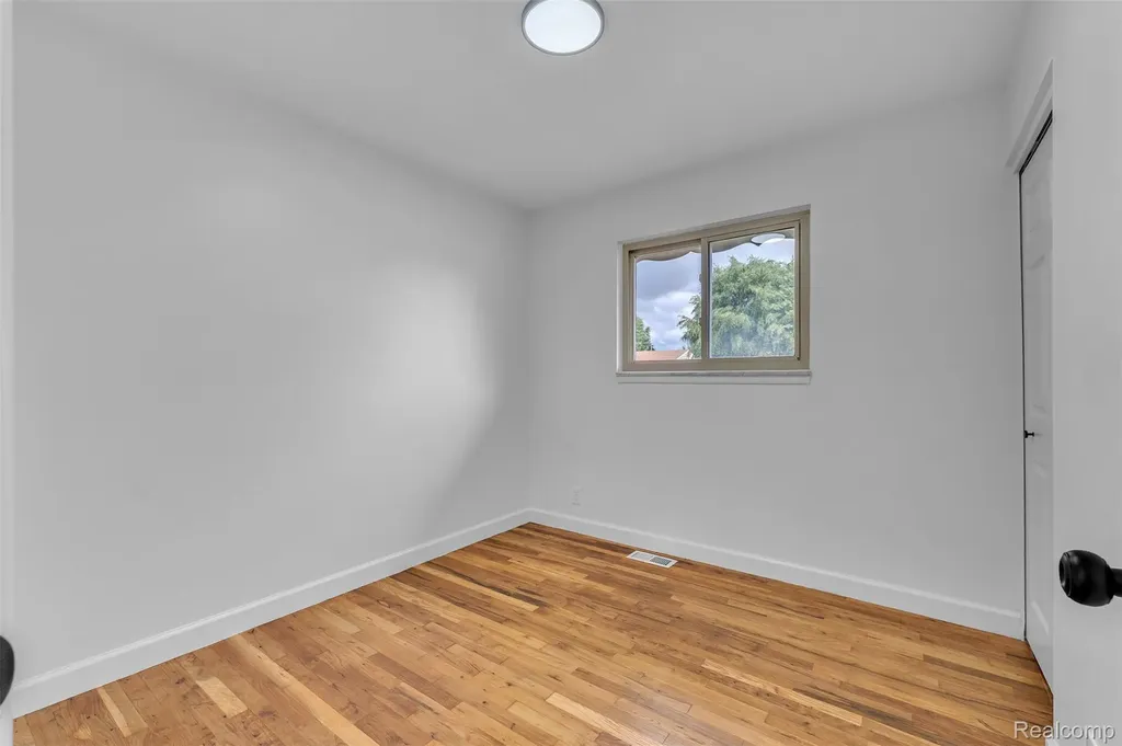 40311 Colony Drive Sterling Heights City MI 48313