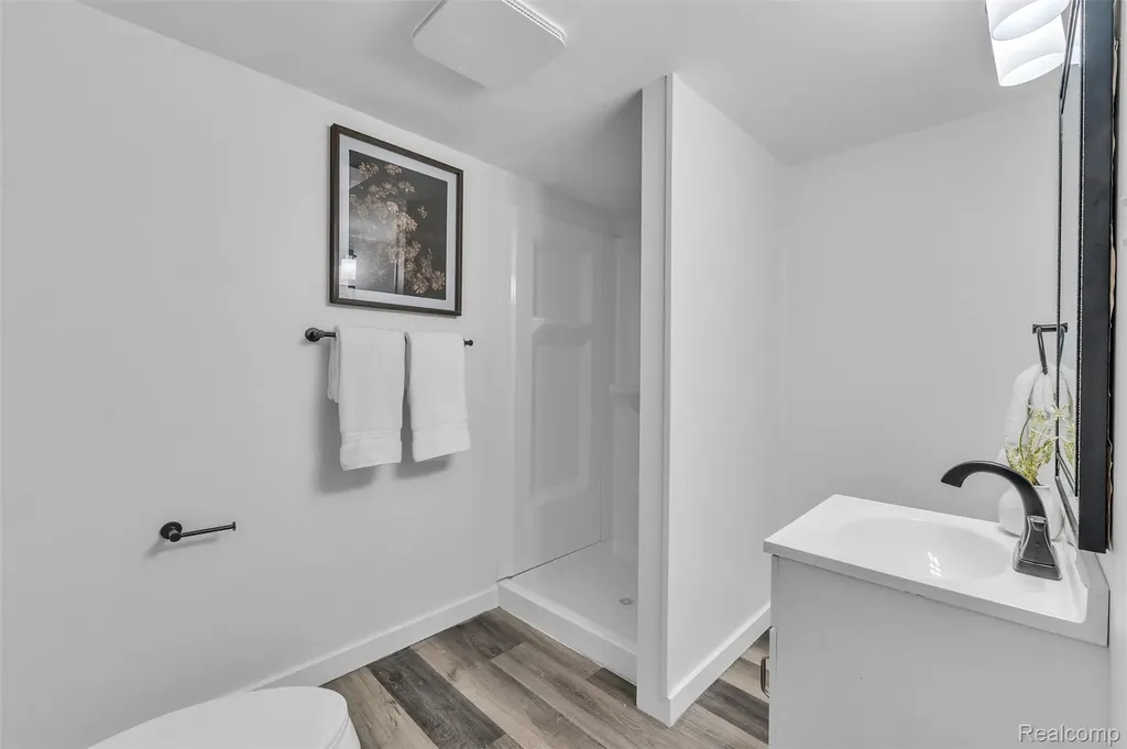 40311 Colony Drive Sterling Heights City MI 48313