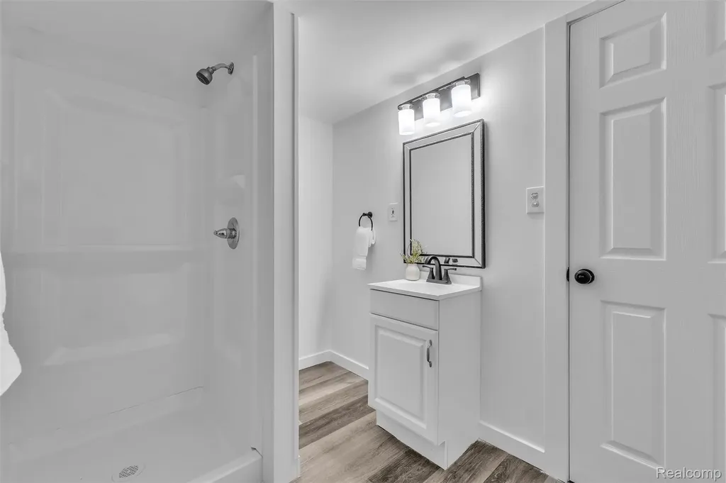 40311 Colony Drive Sterling Heights City MI 48313