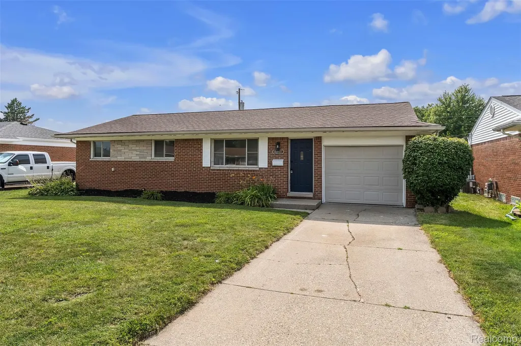 40311 Colony Drive Sterling Heights City MI 48313