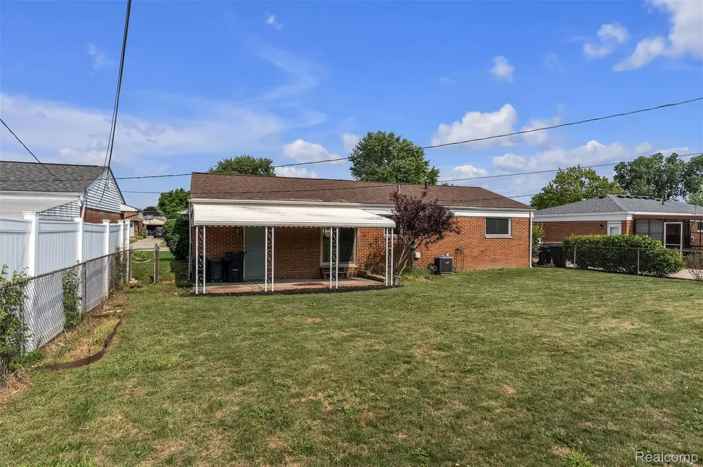 40311 Colony Drive Sterling Heights City MI 48313