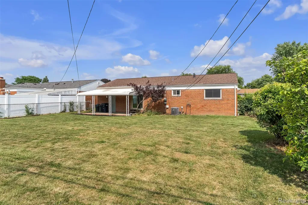 40311 Colony Drive Sterling Heights City MI 48313