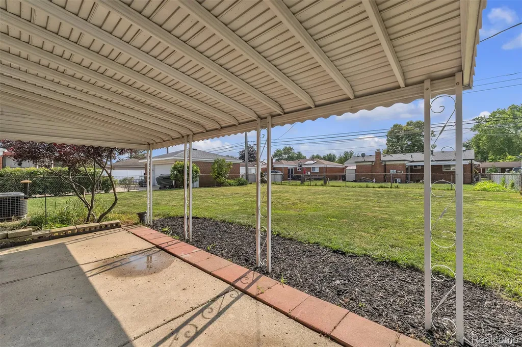 40311 Colony Drive Sterling Heights City MI 48313