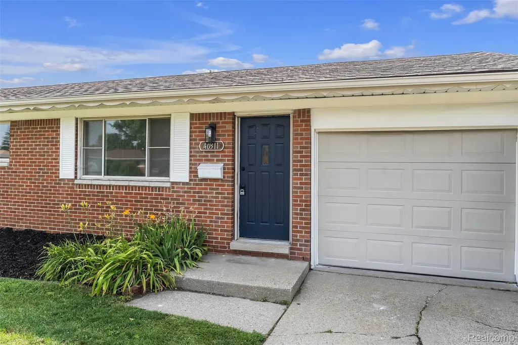 40311 Colony Drive Sterling Heights City MI 48313