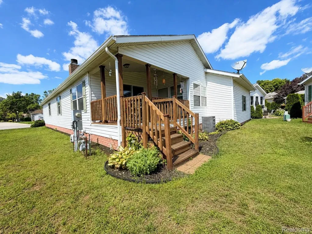 551 Twin Lakes Drive Kimball Township MI 48074