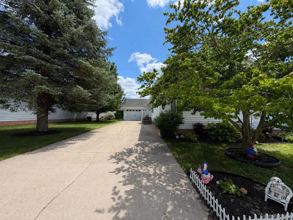 551 Twin Lakes Drive Kimball Township MI 48074