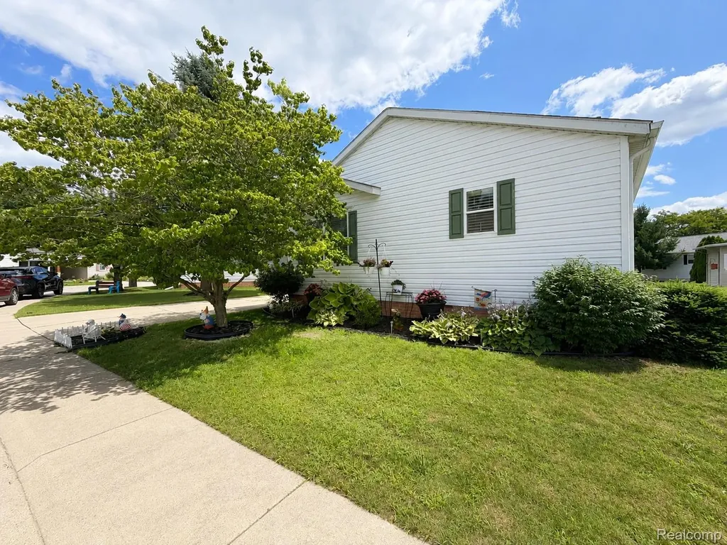 551 Twin Lakes Drive Kimball Township MI 48074