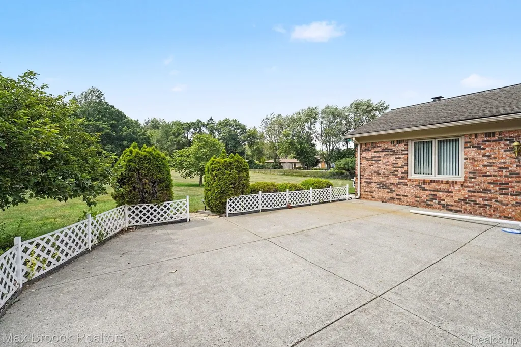 1872 Sherlynn Drive Brighton Township MI 48114