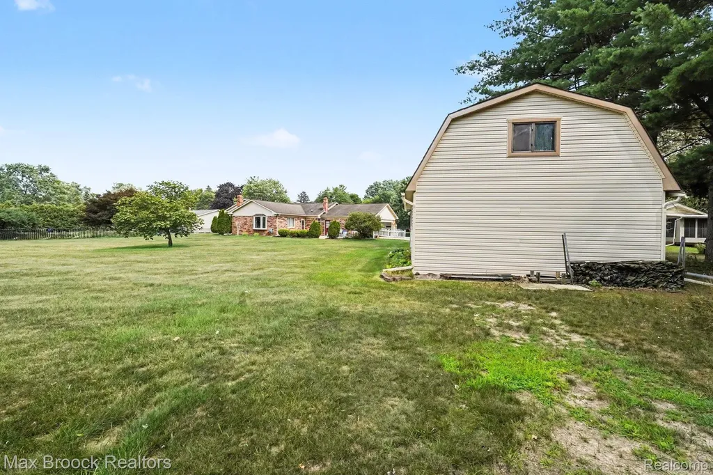 1872 Sherlynn Drive Brighton Township MI 48114