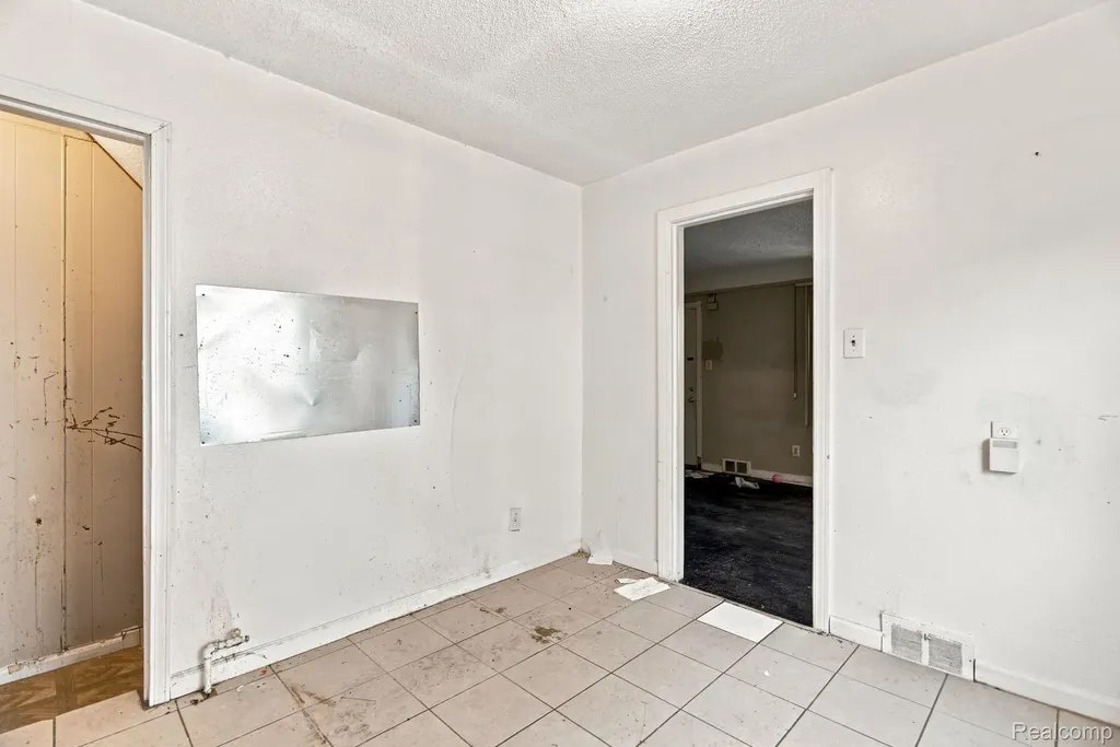 8220 Robson Street Detroit City MI 48228