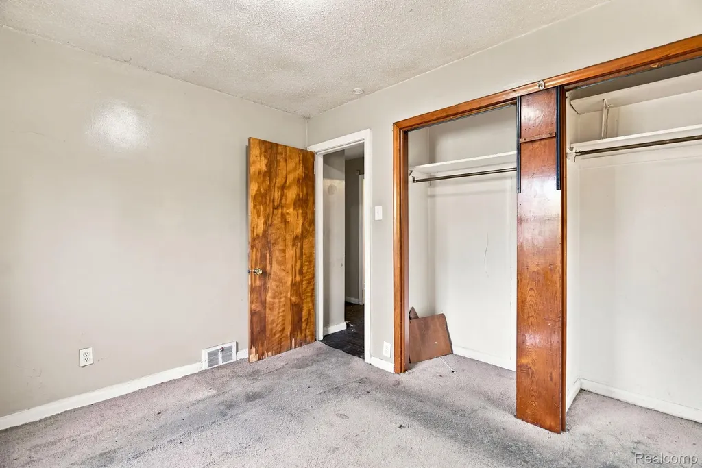 8220 Robson Street Detroit City MI 48228