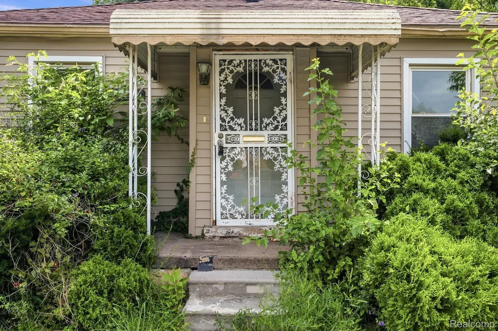 8220 Robson Street Detroit City MI 48228
