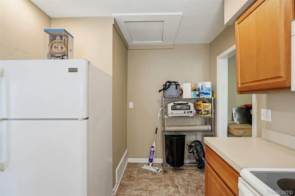 27085 Dartmouth Street Madison Heights City MI 48071