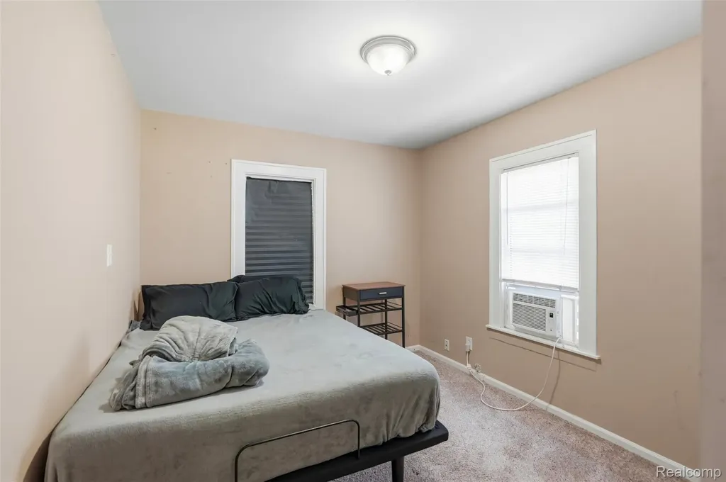 27085 Dartmouth Street Madison Heights City MI 48071