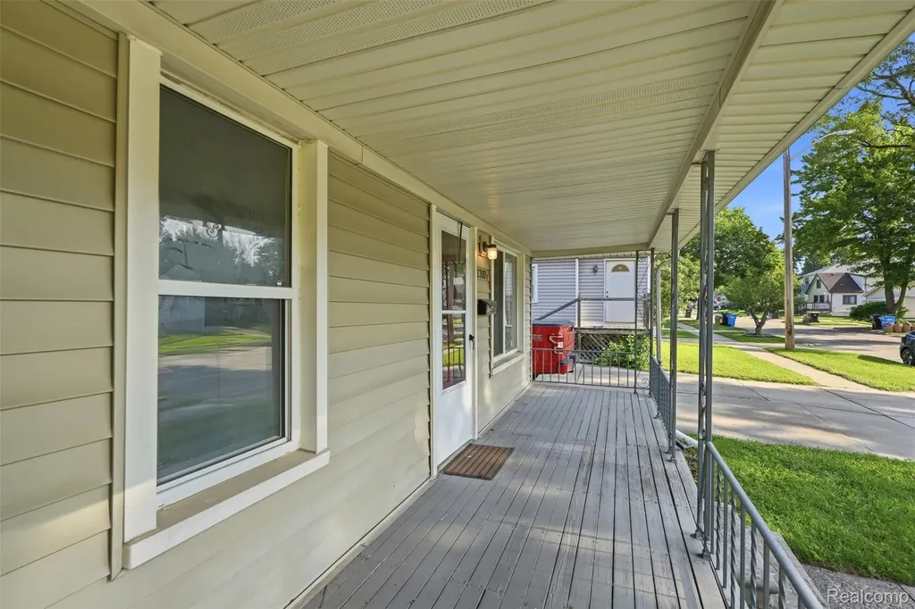 27085 Dartmouth Street Madison Heights City MI 48071