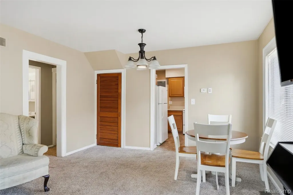 27085 Dartmouth Street Madison Heights City MI 48071