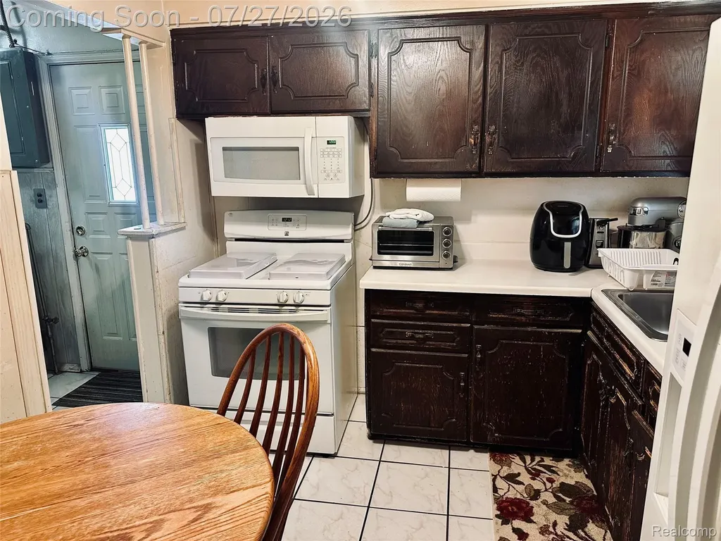 26645 Florence Street Inkster City MI 48141
