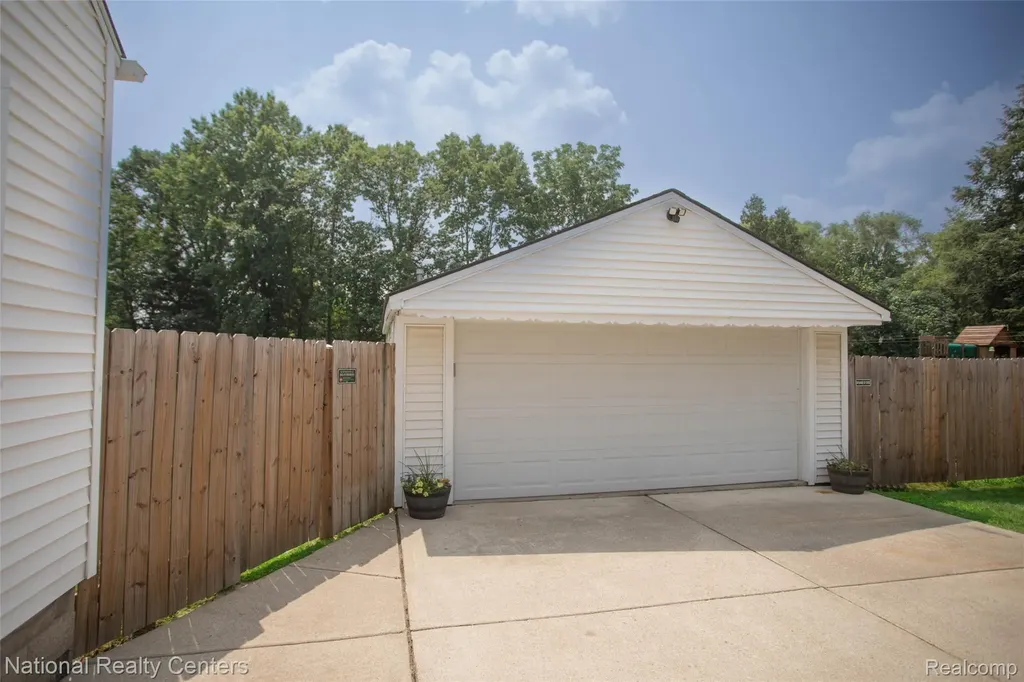 34851 Wadsworth Street Livonia City MI 48150