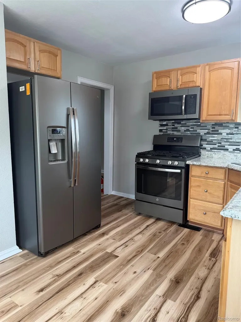 2041 Michigan Boulevard Lincoln Park City MI 48146