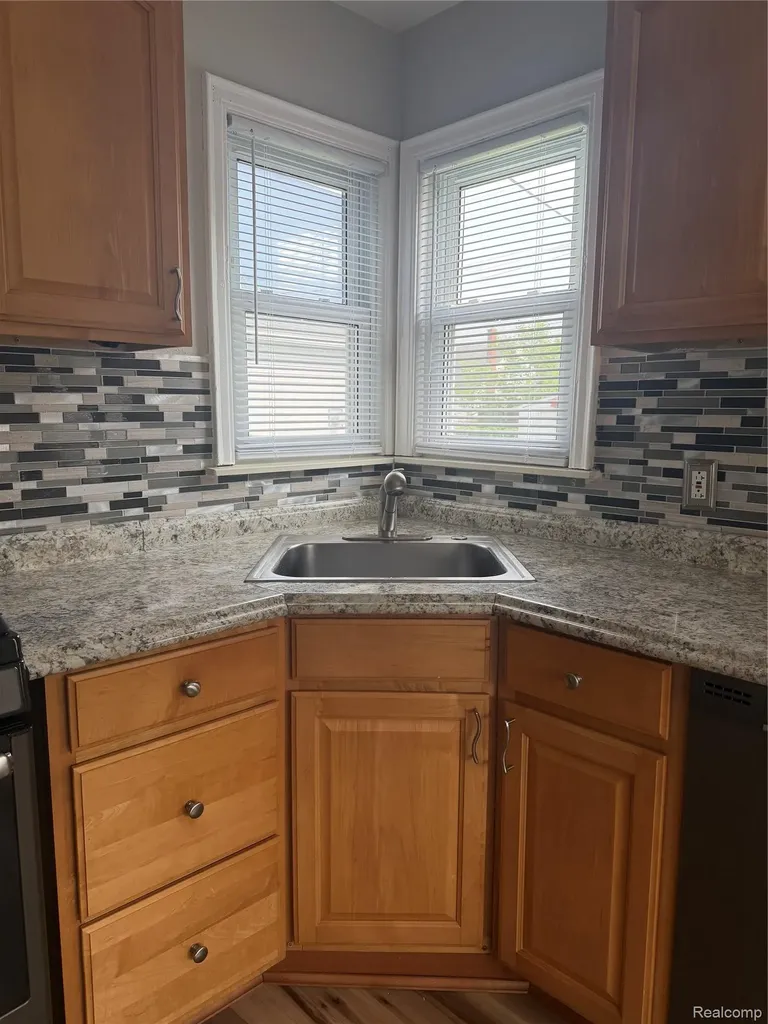 2041 Michigan Boulevard Lincoln Park City MI 48146