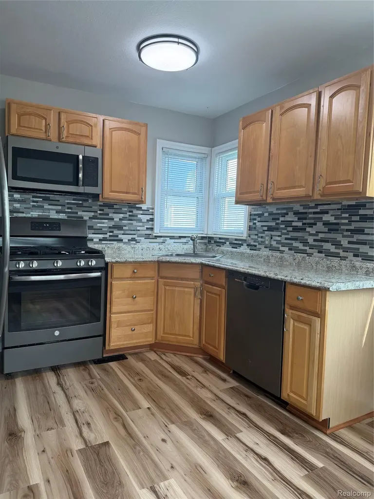 2041 Michigan Boulevard Lincoln Park City MI 48146