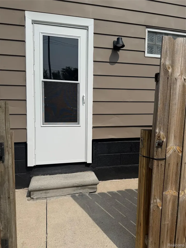 2041 Michigan Boulevard Lincoln Park City MI 48146