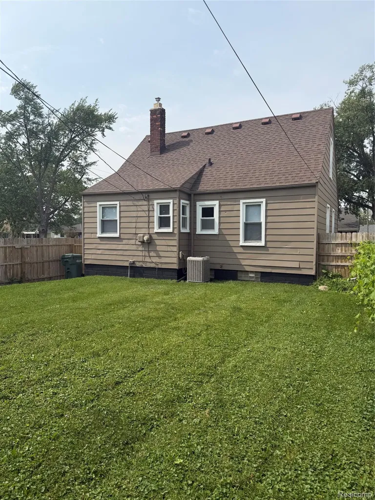 2041 Michigan Boulevard Lincoln Park City MI 48146