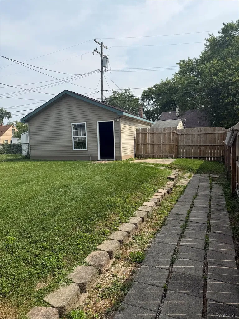 2041 Michigan Boulevard Lincoln Park City MI 48146